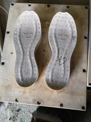 カスタマイズされたスポーツシューズソールのための自動380VETPU形状鋳造機